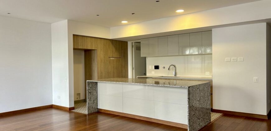 Venta de moderno departamento de estreno con terraza en San isidro